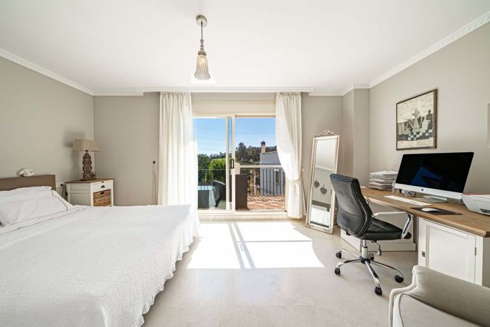 Image No.15-4 Bed Semi-Detached for sale