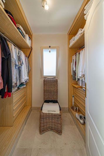 Image No.18-4 Bed Semi-Detached for sale