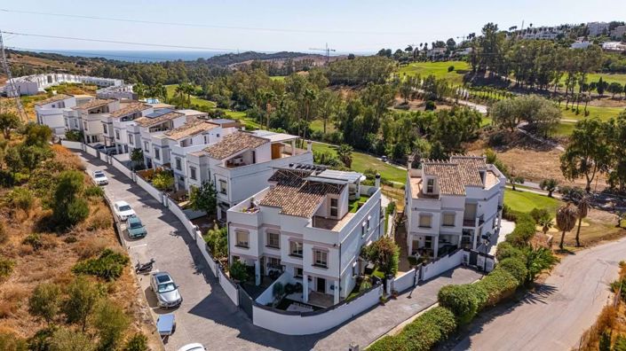 Image No.2-4 Bed Semi-Detached for sale