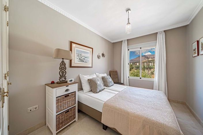 Image No.20-4 Bed Semi-Detached for sale