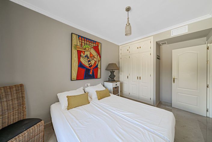 Image No.22-4 Bed Semi-Detached for sale