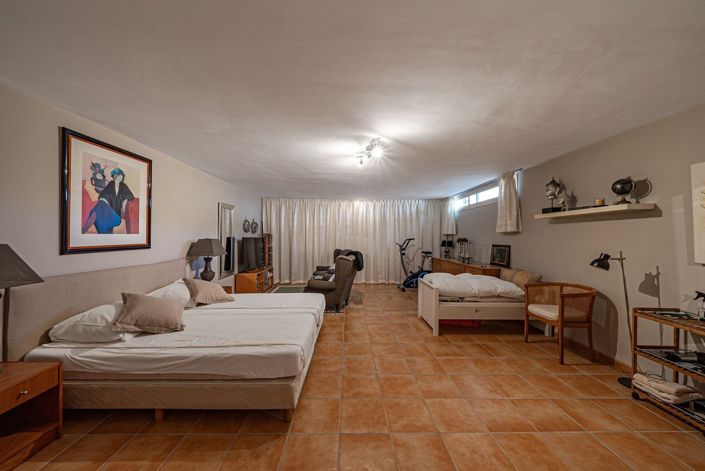 Image No.30-4 Bed Semi-Detached for sale