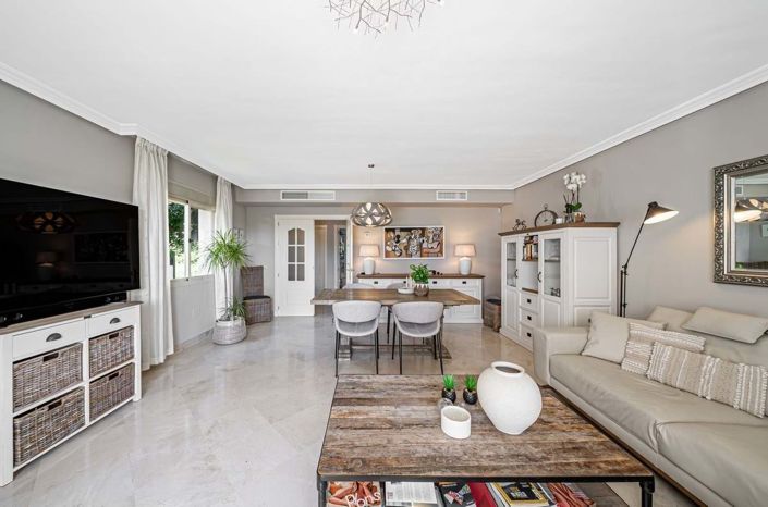 Image No.4-4 Bed Semi-Detached for sale