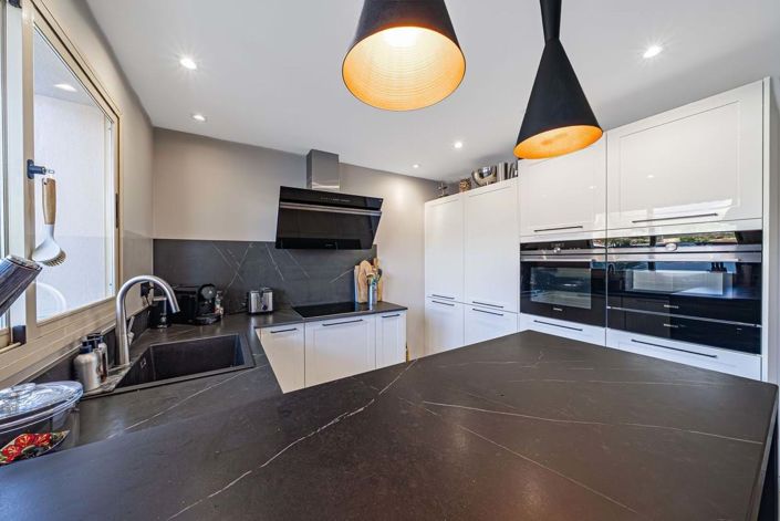 Image No.7-4 Bed Semi-Detached for sale