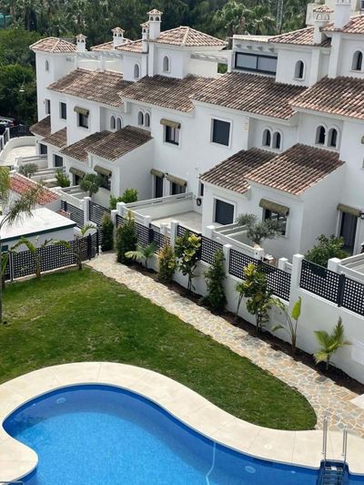 Image No.2-Maison de ville de 3 chambres à vendre à Estepona