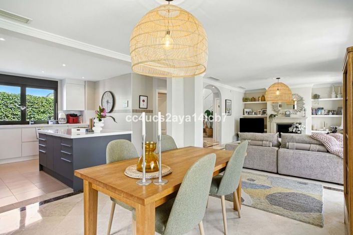 Image No.10-3 Bed Villa for sale