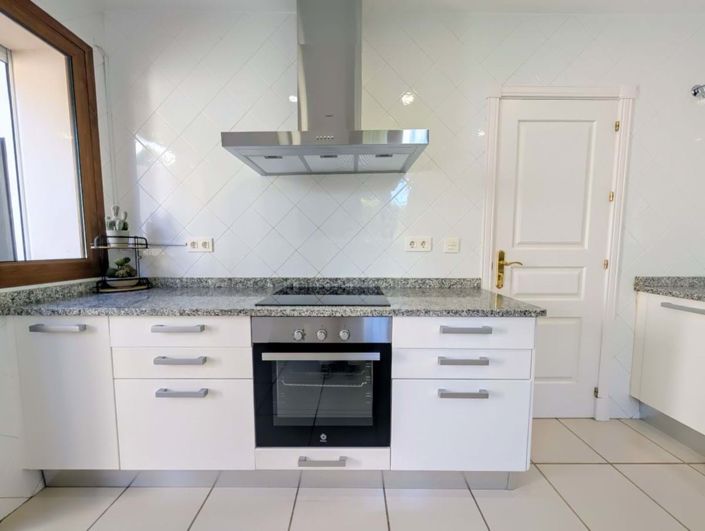 Image No.23-4 Bed Semi-Detached for sale