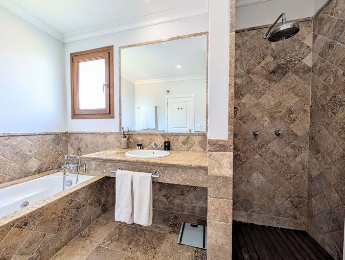 Image No.30-4 Bed Semi-Detached for sale