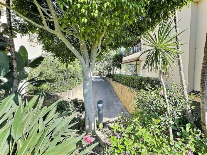 Image No.24-3 Bed Apartment for sale