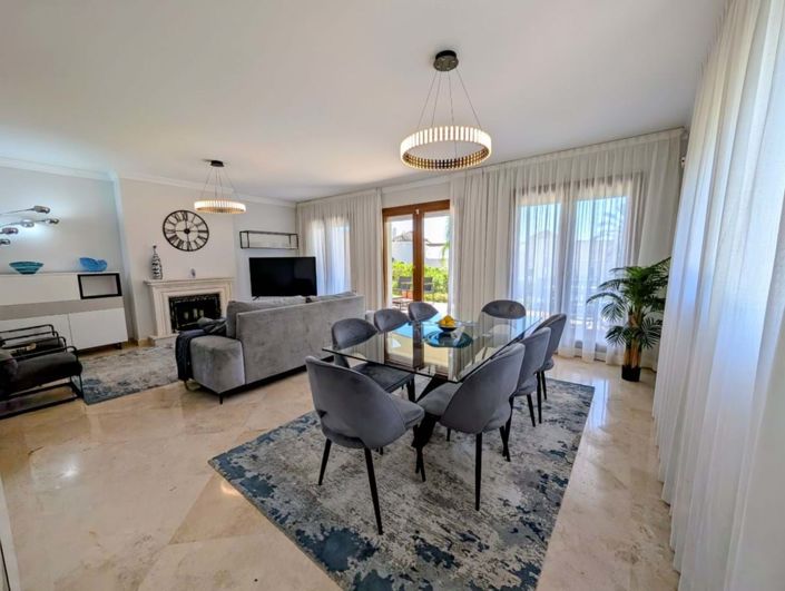 Image No.16-4 Bed Semi-Detached for sale