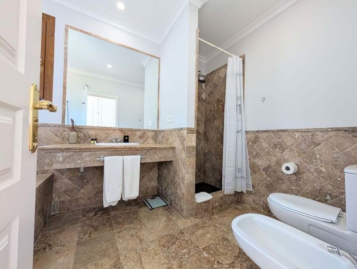 Image No.28-4 Bed Semi-Detached for sale