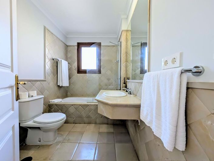 Image No.34-4 Bed Semi-Detached for sale