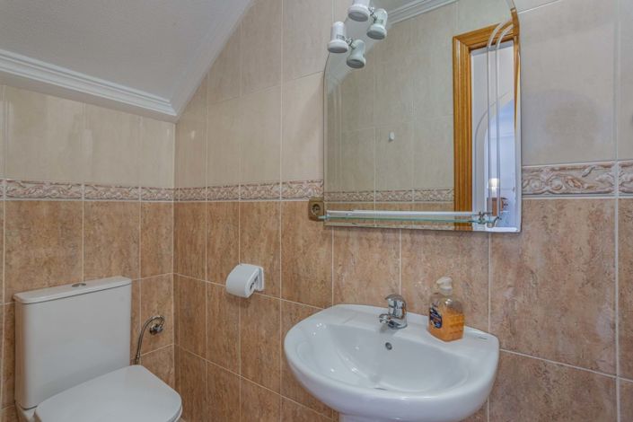 Image No.15-2 Bed Townhouse for sale