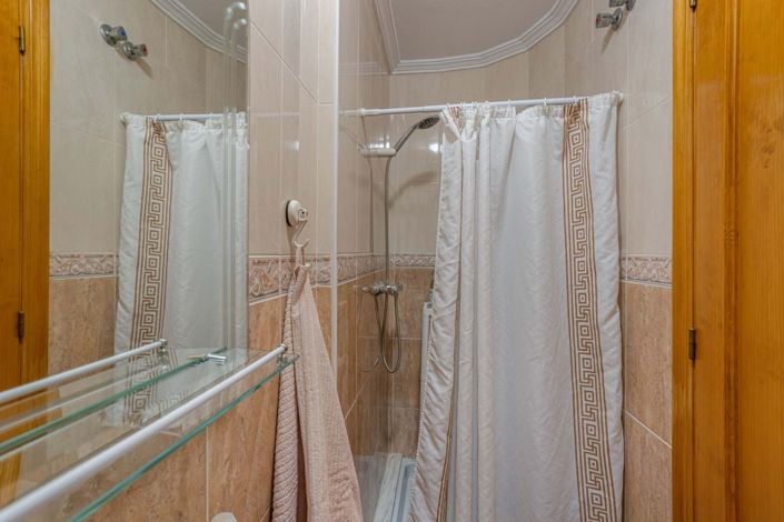 Image No.16-2 Bed Townhouse for sale