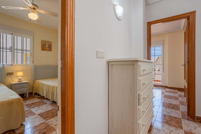 Image No.17-2 Bed Townhouse for sale