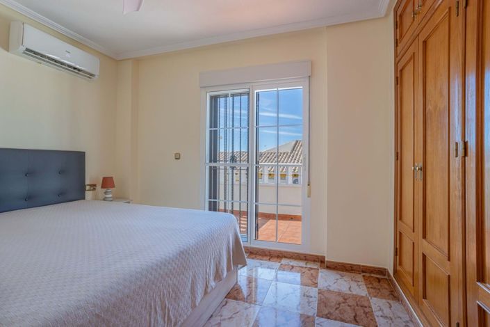 Image No.21-2 Bed Townhouse for sale