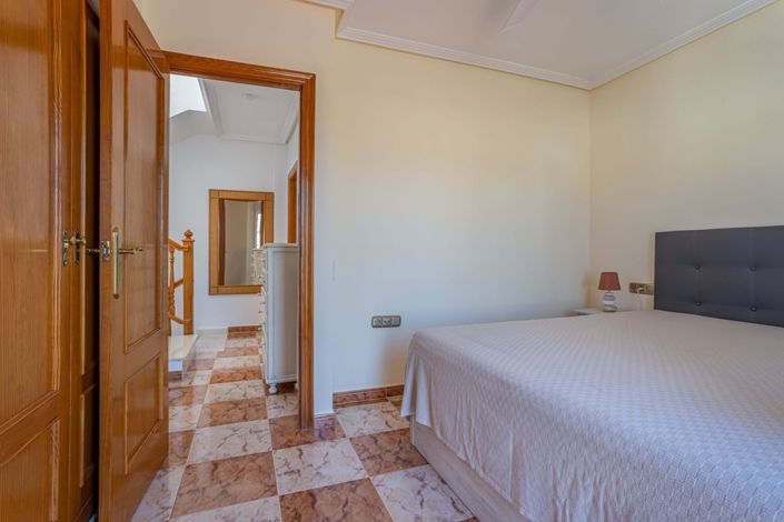 Image No.22-2 Bed Townhouse for sale