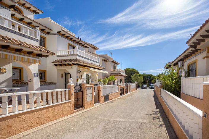 Image No.30-2 Bed Townhouse for sale