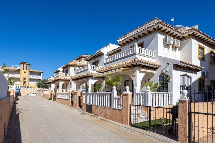 Image No.31-2 Bed Townhouse for sale