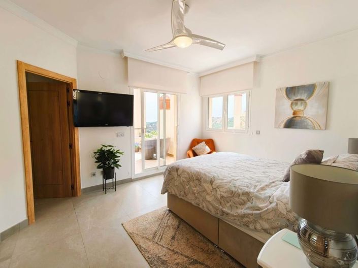 Image No.21-3 Bed Apartment for sale