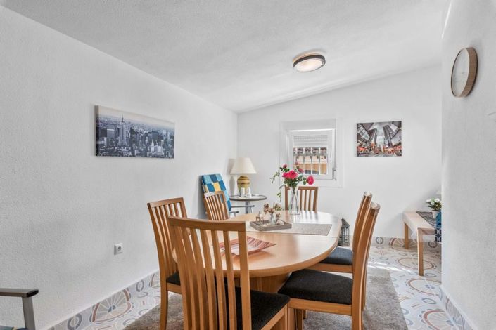 Image No.14-3 Bed Townhouse for sale