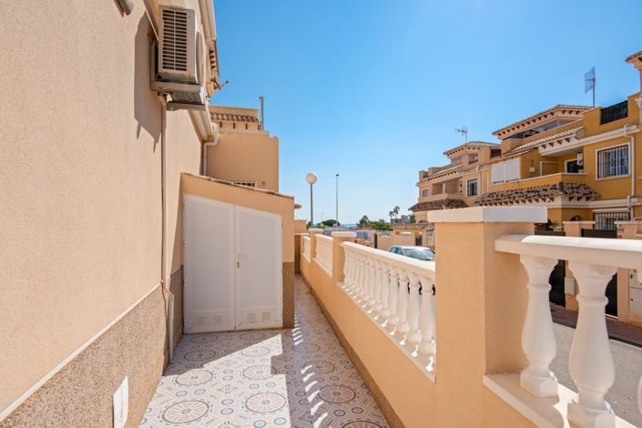 Image No.29-3 Bed Townhouse for sale