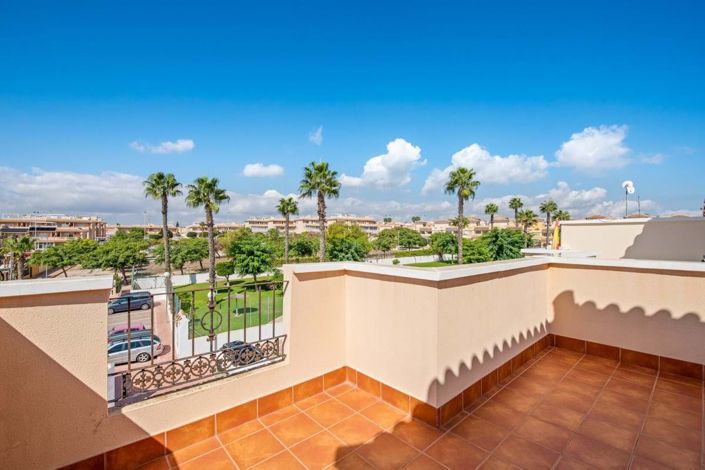 Image No.37-3 Bed Townhouse for sale