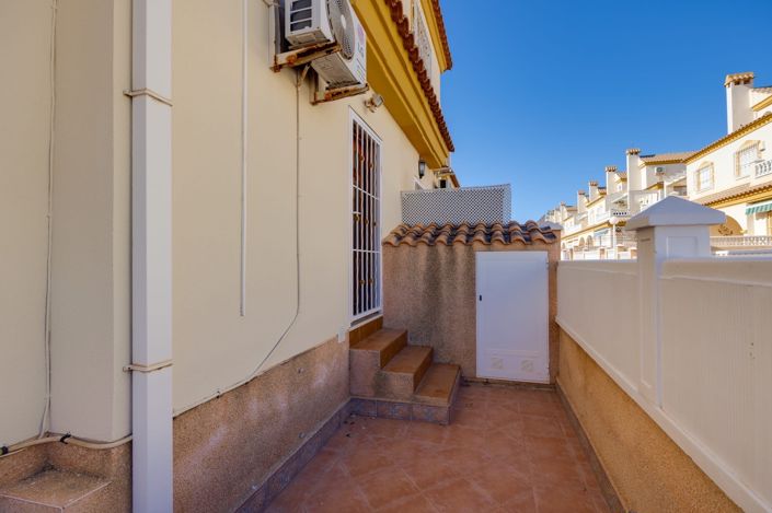 Image No.20-3 Bed Townhouse for sale