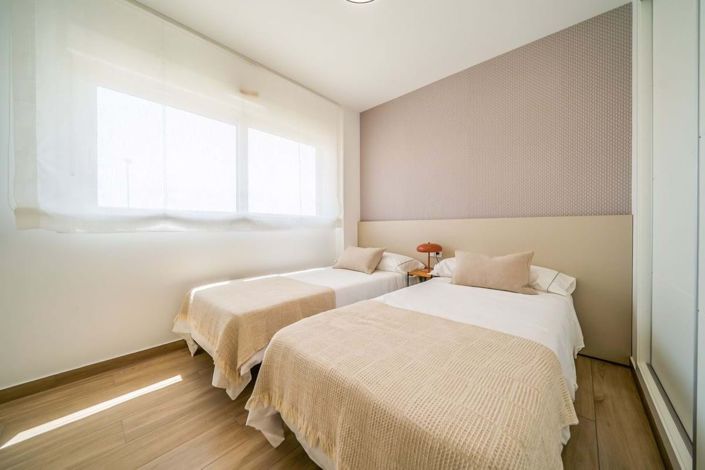 Image No.8-2 Bed Apartment for sale