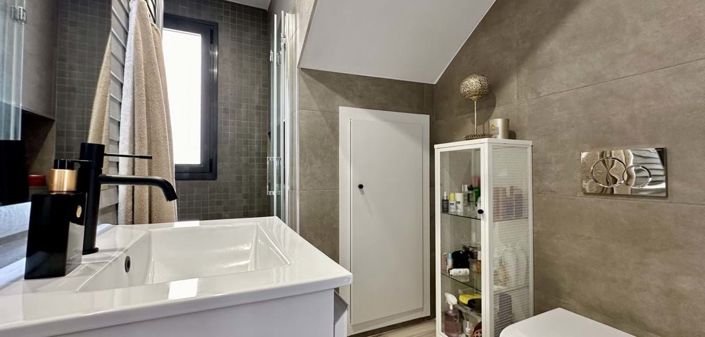 Image No.8-3 Bed Villa for sale