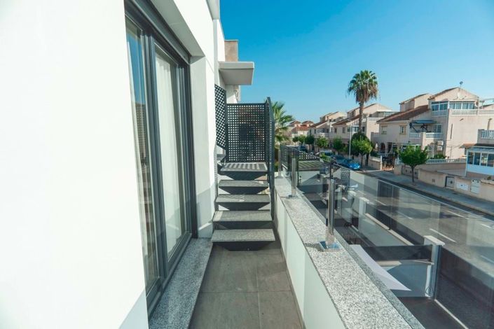 Image No.29-3 Bed Villa for sale