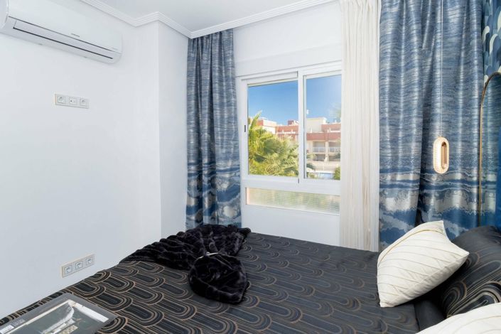 Image No.25-3 Bed Townhouse for sale