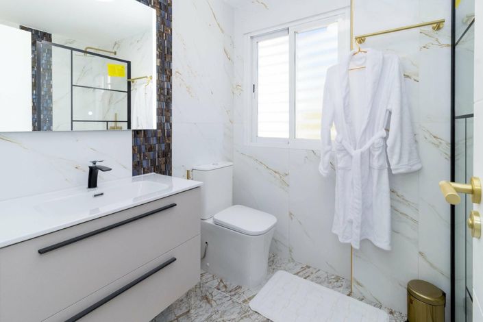 Image No.29-3 Bed Townhouse for sale