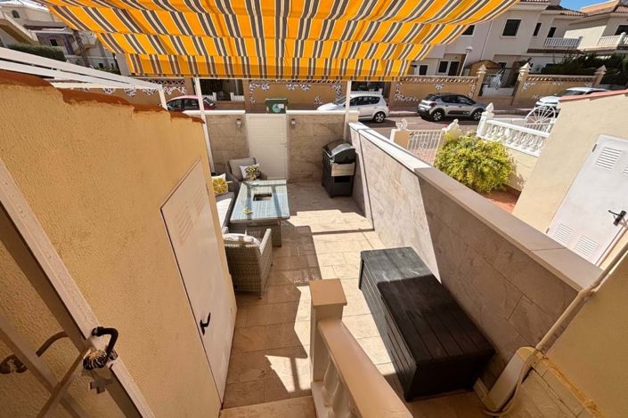 Image No.26-2 Bed Townhouse for sale