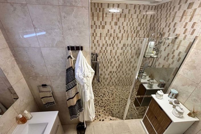 Image No.28-2 Bed Townhouse for sale