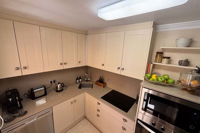 Image No.8-2 Bed Townhouse for sale