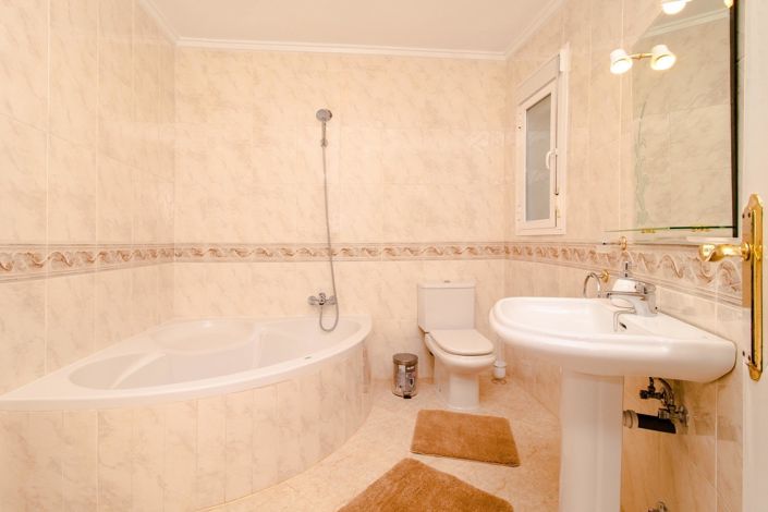 Image No.16-3 Bed Townhouse for sale