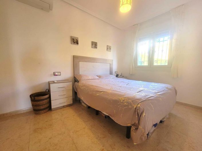 Image No.13-3 Bed Townhouse for sale