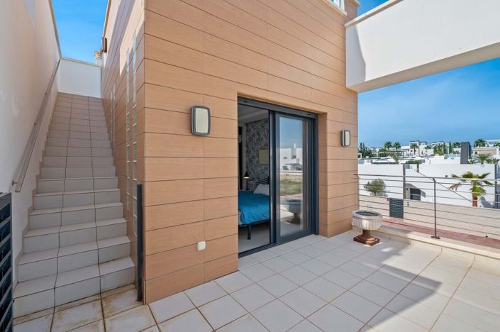 Image No.37-3 Bed Semi-Detached for sale