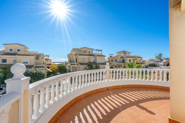 Image No.2-4 Bed Villa for sale