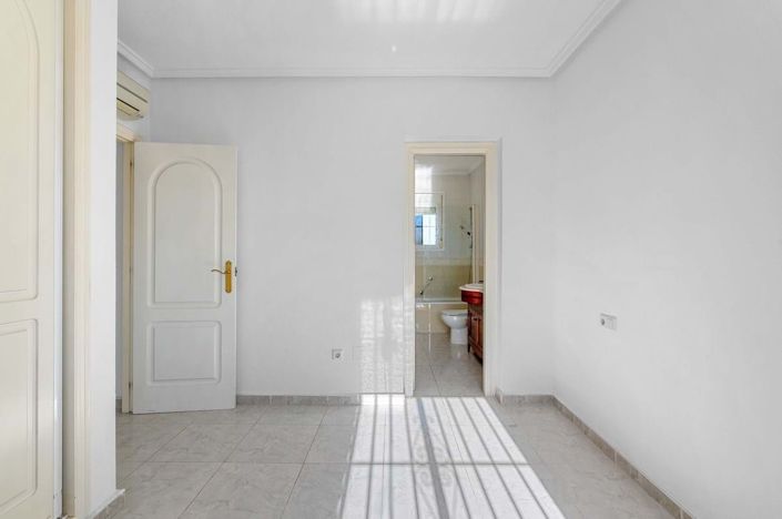 Image No.22-4 Bed Villa for sale