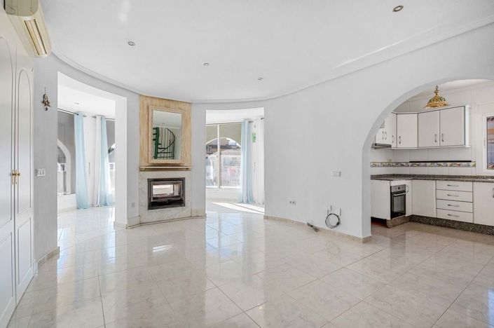 Image No.4-4 Bed Villa for sale