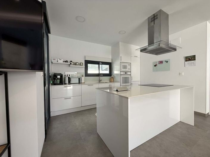 Image No.18-3 Bed Villa for sale