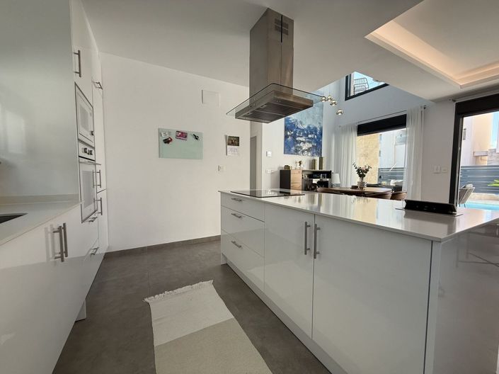 Image No.20-3 Bed Villa for sale