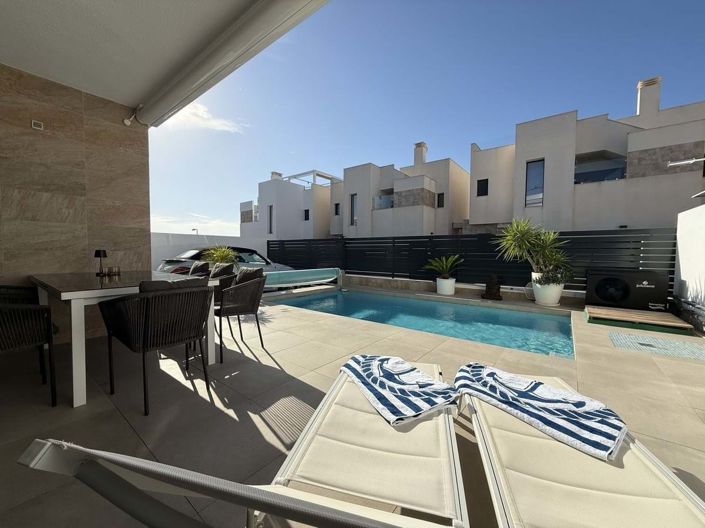 Image No.3-3 Bed Villa for sale