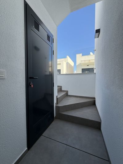 Image No.40-3 Bed Villa for sale