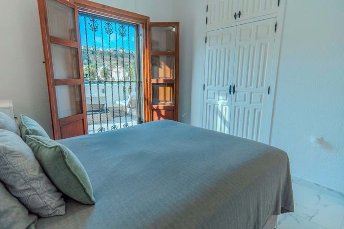 Image No.40-3 Bed Villa for sale