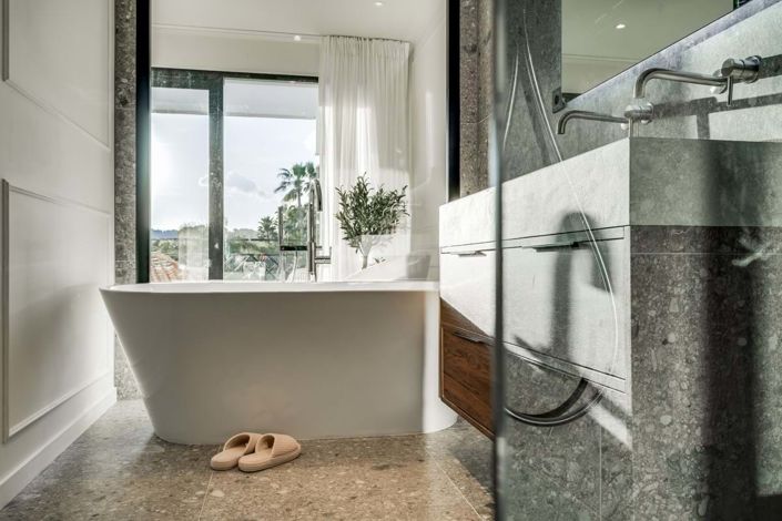 Image No.16-4 Bed Townhouse for sale