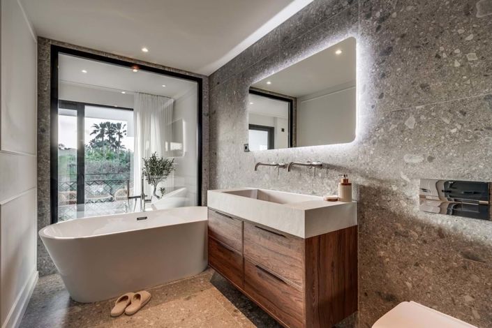 Image No.18-4 Bed Townhouse for sale