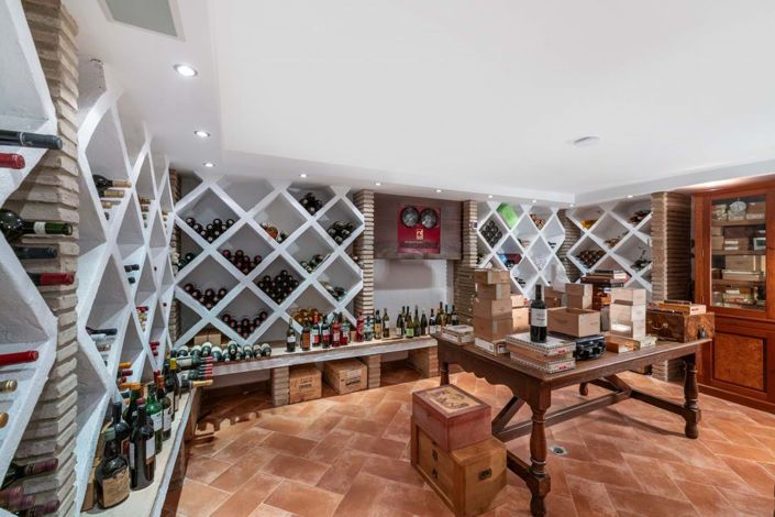 Image No.42-6 Bed Villa for sale